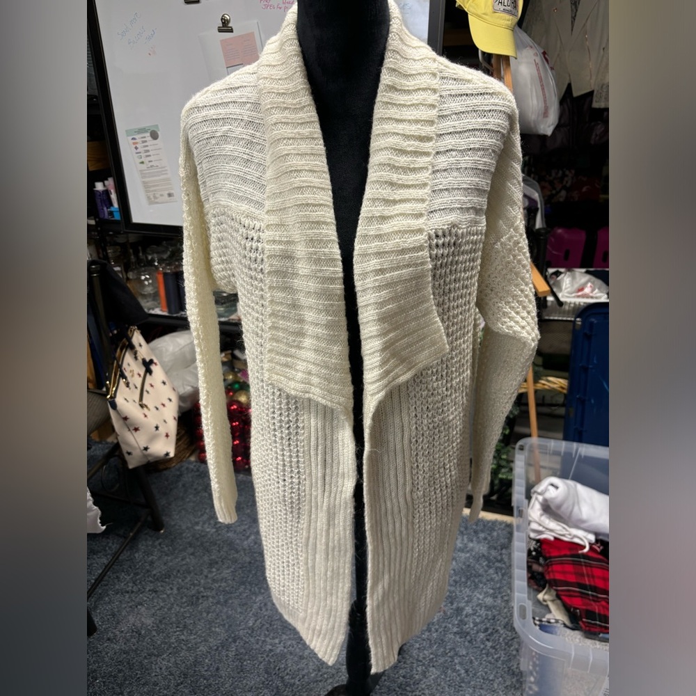 Candies brand. Women’s cardigan sweater. Size large.
